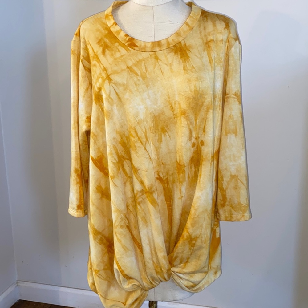 Super cute sweatshirt 1X yellow tie dye